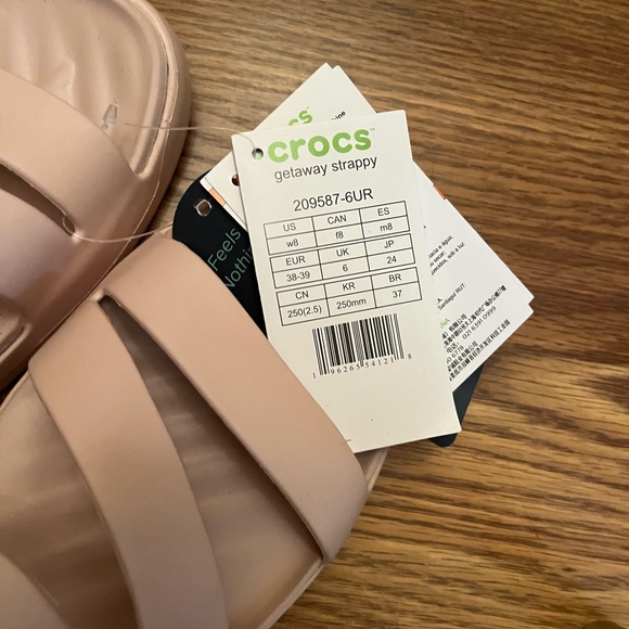 CROCS Getaway Strappy Sandal size 8, color Quartz - Picture 2 of 3